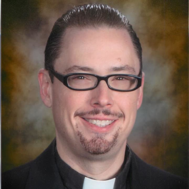 The Rev. Robert Hartwell will be honored with the &quot;Silent Samaritan Award&quot; at a fund-raising gala in October.