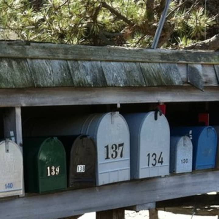 Police are warning backcountry Greenwich residents about a string of mail thefts.
