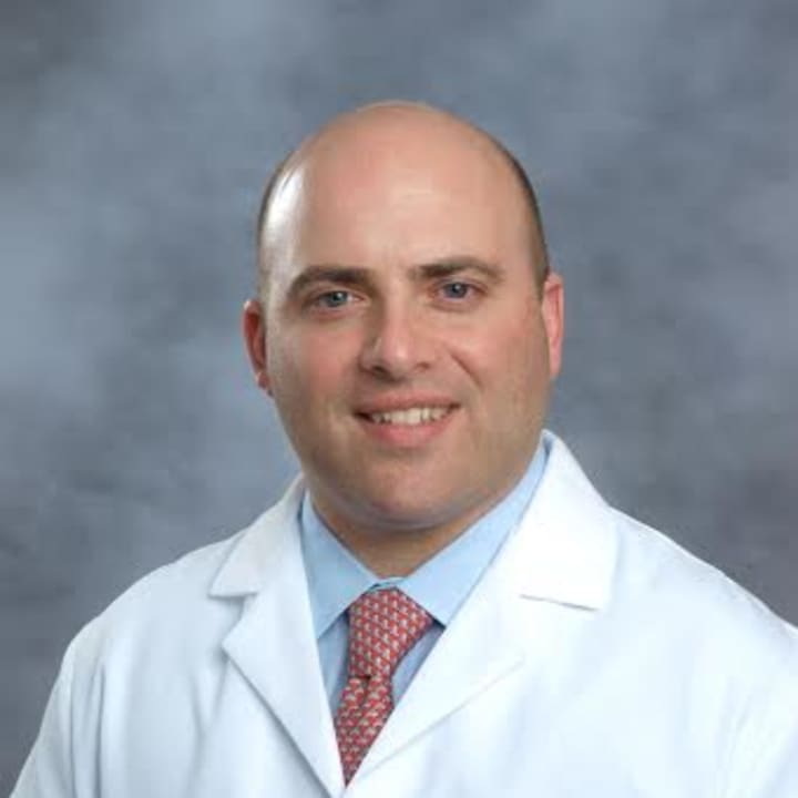 Dr. Eric Grossman will discuss the challenges of treating knee arthritis in the aging athlete.