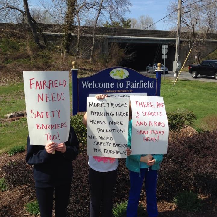 The group will be meeting at the Welcome to Fairfield sign at the Northbound side of Exit 22 on Round Hill Road from 10 to 11:30 a.m. and encourages those wishing to participate to wear &quot;green for safety&quot; and to bring signs. 