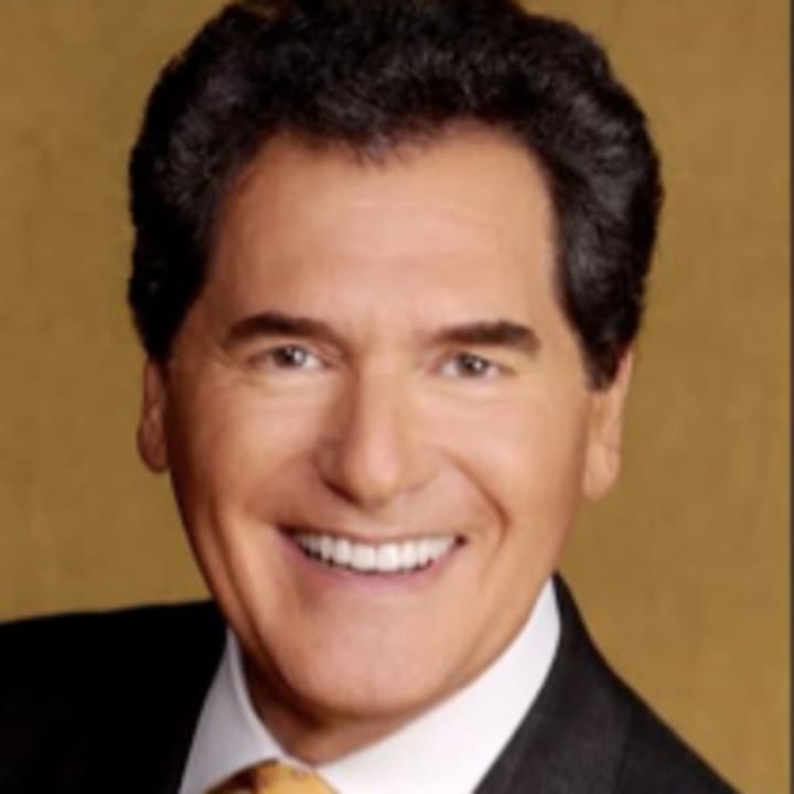 FOX New York anchor Ernie Anastos will receive an honorary doctorate degree from Sacred Heart University.