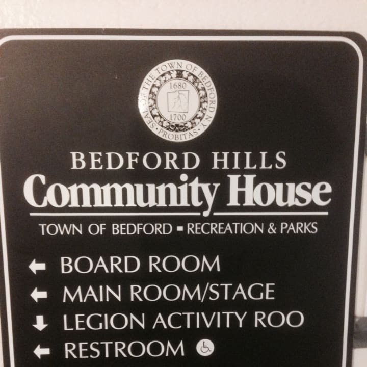 A sign for the Bedford Hills Community House.