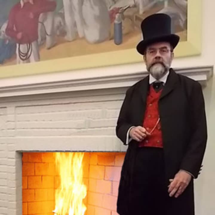 Frank Connelly will once again perform &quot;A Christmas Carol&quot; at the Larchmont Library on Dec. 15. 