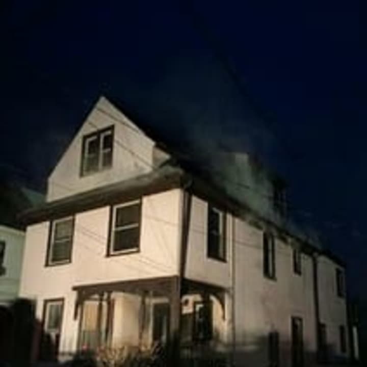 The Mount Vernon fire left 11 displaced on Thursday morning.
