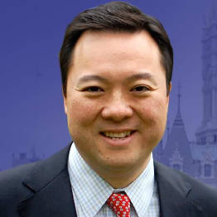 State Rep. William Tong (D-147, Stamford) has proposed a bill to ban smoking on Metro-North and Amtrak train platforms, newstimes.com reported.