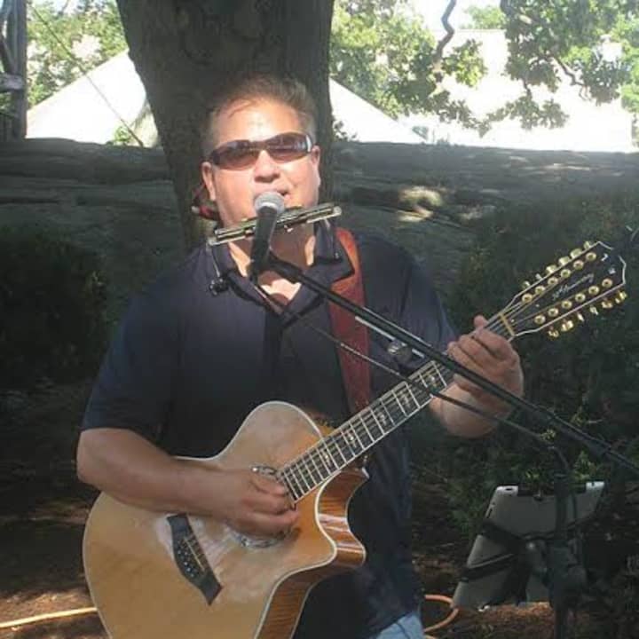 Leigh Richardson will perform an acoustic set for the conclusion of the Second Annual Great Letterboxing History Hunt May 31 at the Wilton Historical Society.
