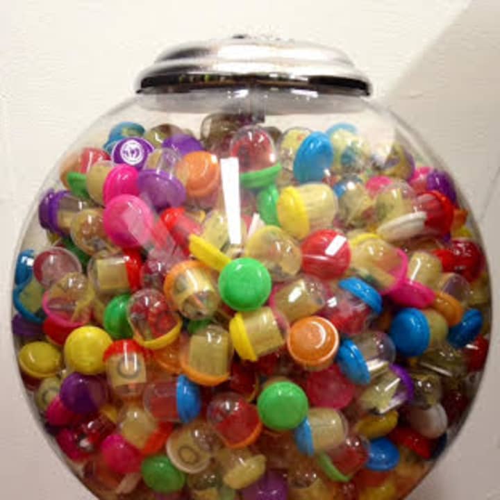 <p>Cecile Chong, &quot;Common Dictionary&quot; (gumball machine), 2015. Gumball machine, plastic capsules and lead type. </p>