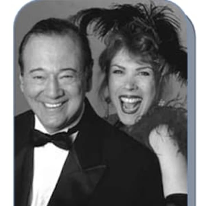 Stan Edwards and Linda Ipanema, the &quot;Queen of Dixieland,&quot; will provide a special holiday performance at the Greenburgh Public Library on Saturday.