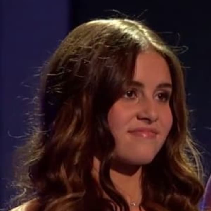 Carly Rose Sonenclar, the 13-year-old &quot;X Factor&quot; finalist from Mamaroneck, will perform a duet with country star Leann Rimes in the finale Wednesday night.