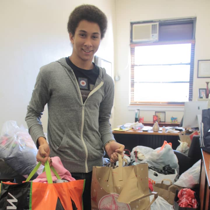 German School New York students from White Plains delivered toys and clothing Wednesday to Long Island students affected by Hurricane Sandy.