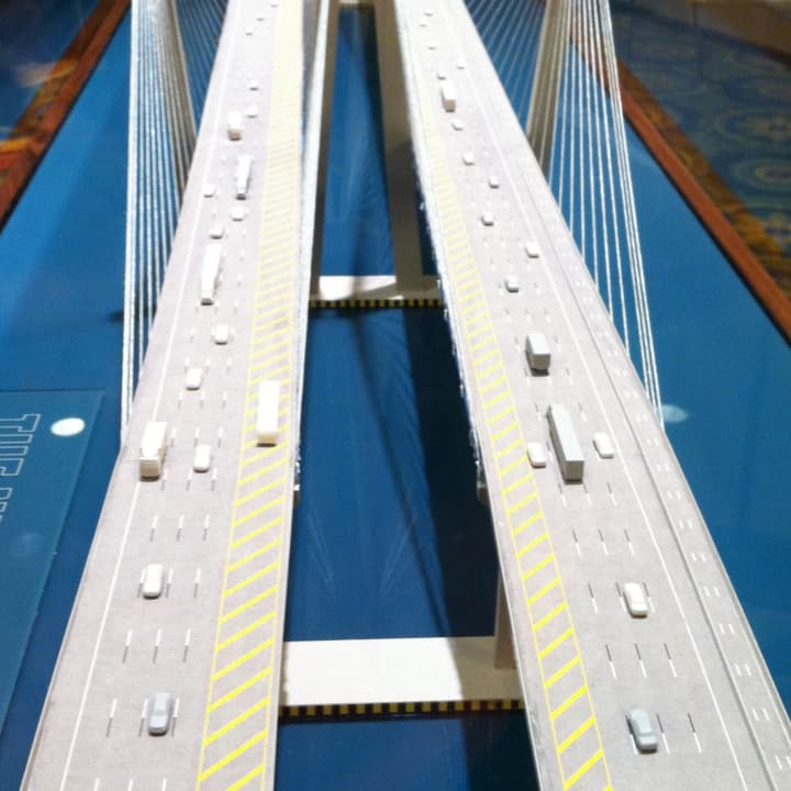 A 3-D model of the new Tappan Zee Bridge shows four lanes of traffic on each span and two emergency lanes. The northern span also has a pedestrian and bike path.