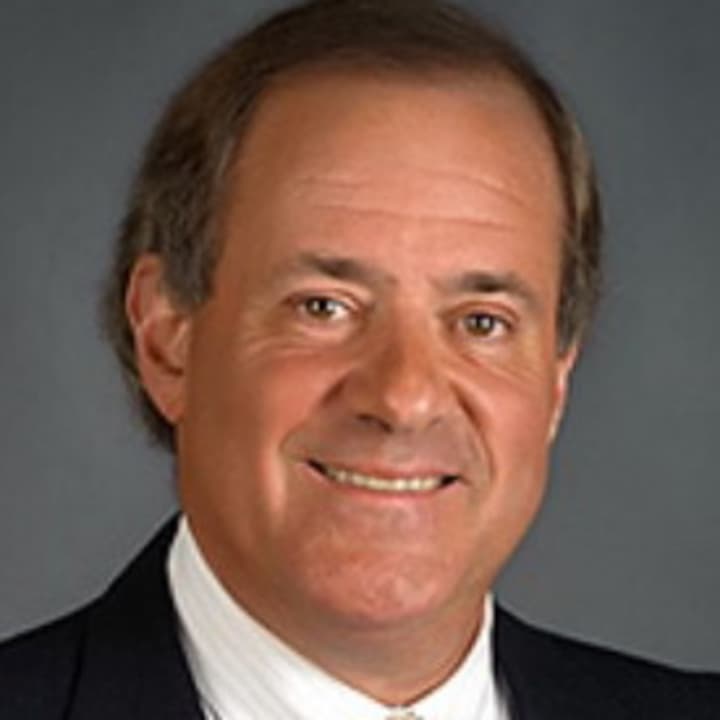 ESPN personality Chris Berman will be the commencement speaker at the Greenwich High School Class of 2013 graduation.