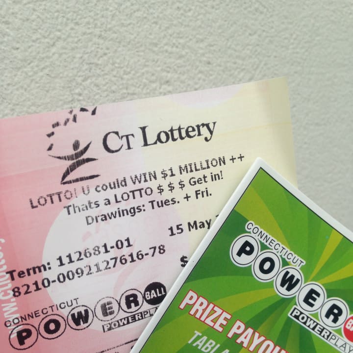 There are many places to buy Powerball tickets in Stamford. 