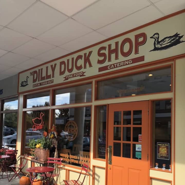 The Dilly Duck offers good food in a friendly atmosphere.