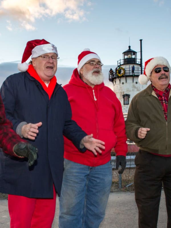 Sleepy Hollow Lighthouse Lights Up For The Holidays