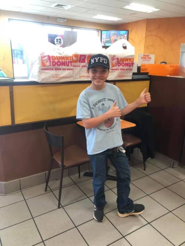 'Donut Boy,' Who Gives Out Treats Nationwide, Makes Stop For Cops In Area