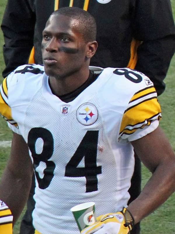 Former Pittsburgh Steeler, NFL Star Antonio Brown Wanted For Domestic Abuse In Florida: Reports
