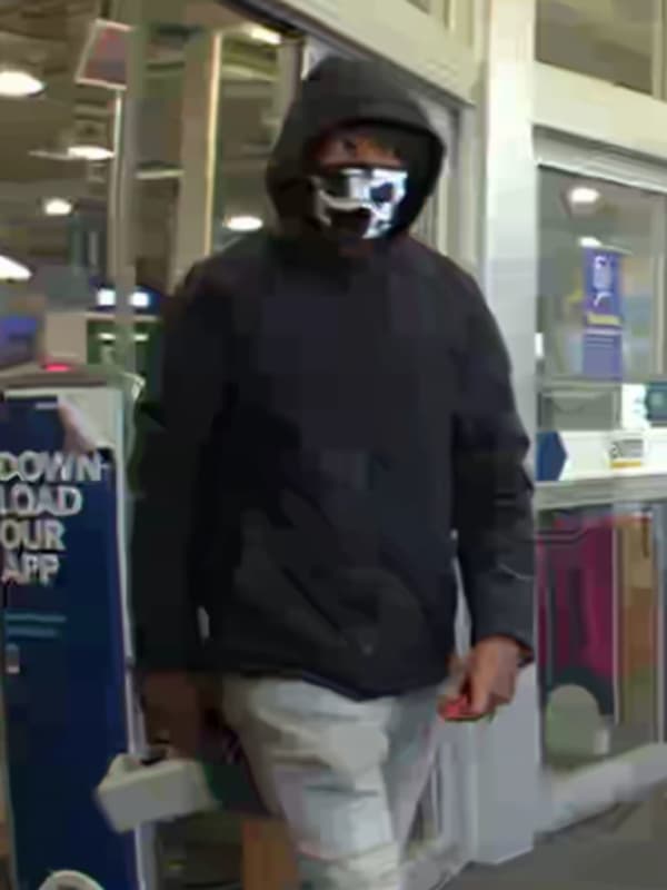 Police Asking For Help Identifying Suspect In CT Best Buy Robbery