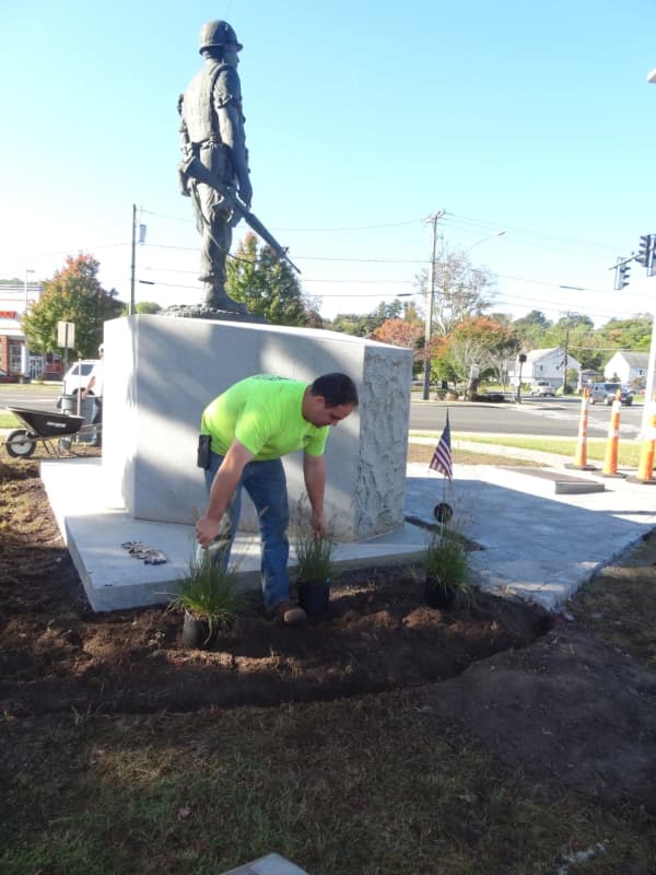Landscaper Digs In To Give Back To Danbury Veterans
