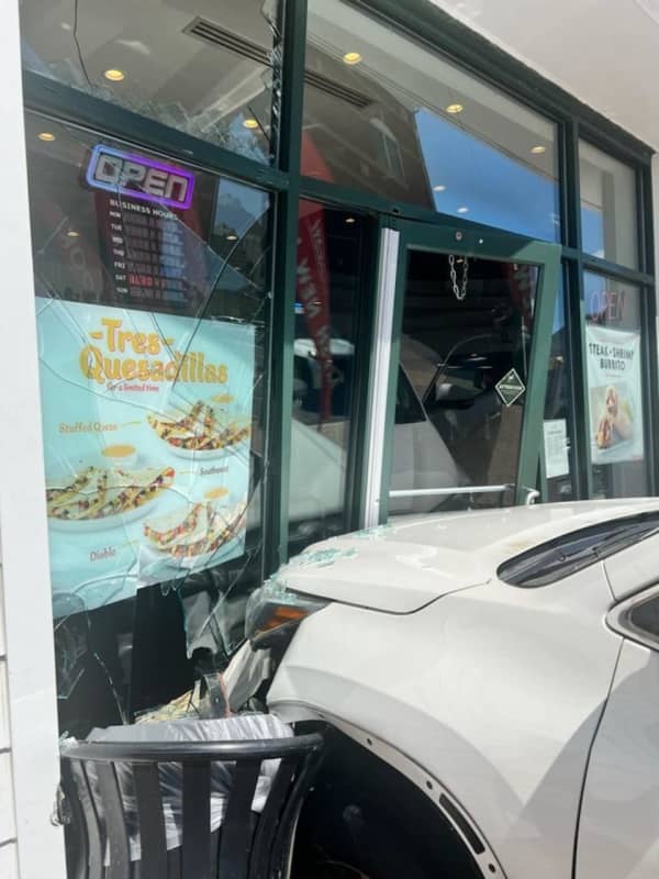 Car Crashes Into Front Of Maryland Fast Food Restaurant (PHOTOS)