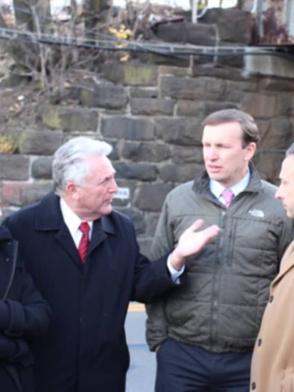 Murphy's Visit To East Norwalk Puts Spotlight On Train Station Woes