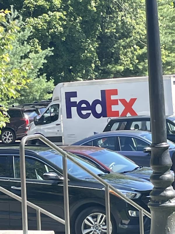 CT FedEx Employees Accused Of Stealing 20 Smartphones