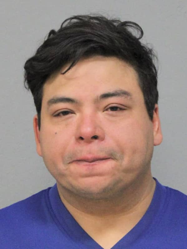 Drunk Freeport Man Who Refused To Leave East Meadow Eatery Injures Responding Officer: Police