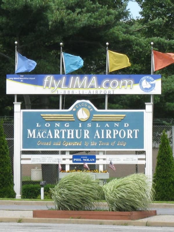 Plane Lands At Long Island MacArthur Airport After Landing Gear Issue