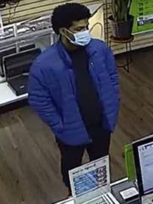 Police Search For Man Accused Of Using Stolen Credit Cards At North Babylon Store