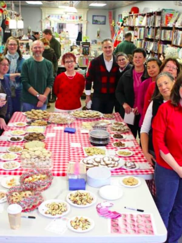 Bethel's Byrd’s Books Celebrates 5 Years With Author Talk, Cookie Exchange
