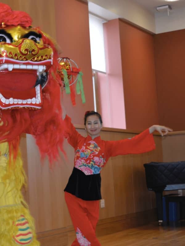 Darien Kids Enjoy Lion Dance To Ring In The Chinese New Year With A Roar