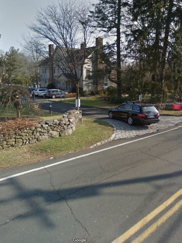Thief Steals Bag With Cash After Woman Woman Briefly Takes A Few Steps Away, Darien Police Say