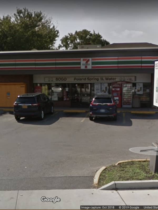 Two Suspects On Loose After 7-Eleven Armed Robbery In Elmont