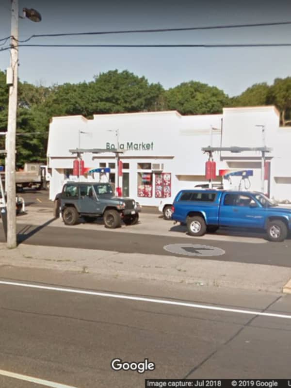 Suspect On Loose After Robbery At Suffolk County Market