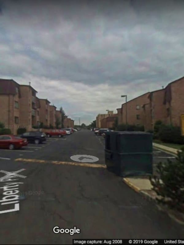 Man Shot, Killed At Area Apartment Complex
