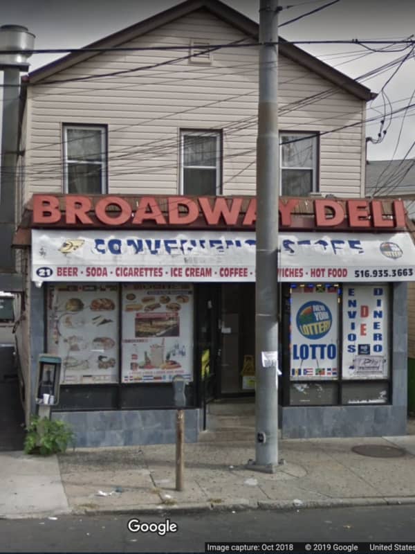 Police Search For Suspect Who Stabbed Two Inside Long Island Deli