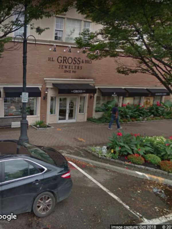 Man Posing As FBI Agent Used Forged Check To Buy $16K Diamond From LI Jewelry Store, Police Say
