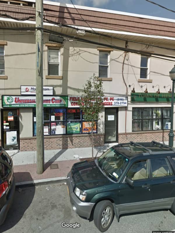 Robbers Hold Two Long Island Employees On Floor At Gunpoint, Police Say