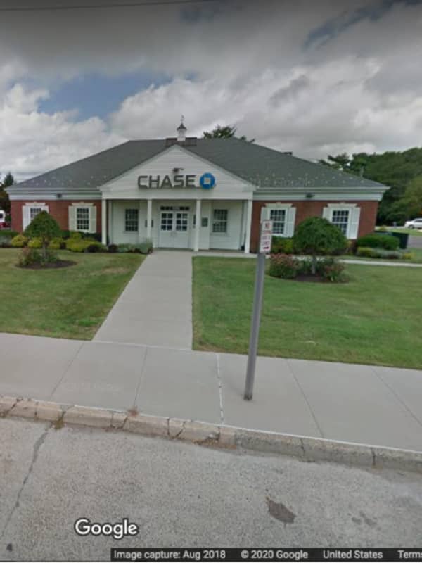 16-Year-Old Suspect Nabbed After Attempted Robbery At Chase Bank In Suffolk