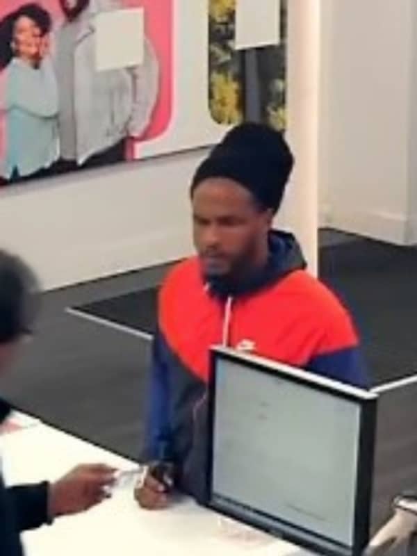 Man Wanted For Stealing iPhones From Long Island T-Mobile Store