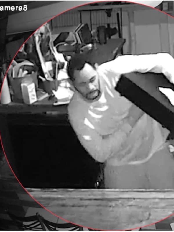 Police: Suspect Wanted For Stealing Cash Drawer From CT Restaurant