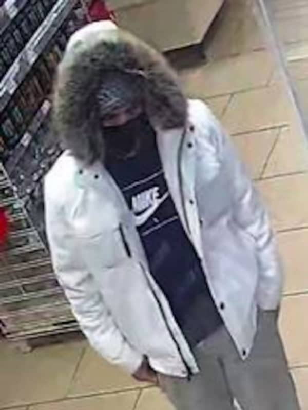 Man Wanted For Stealing Purse, Credit Cards At Long Island Store