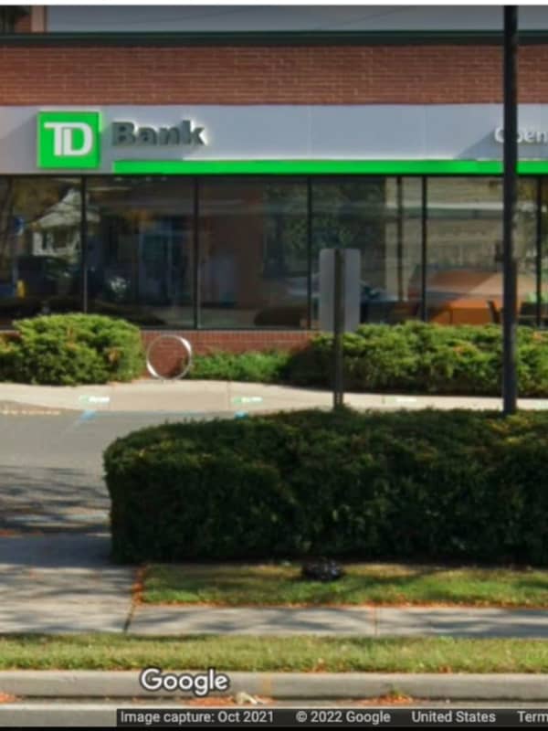 Suspect Jumps Over Counter During Brazen Bank Robbery In Suffolk, Police Say