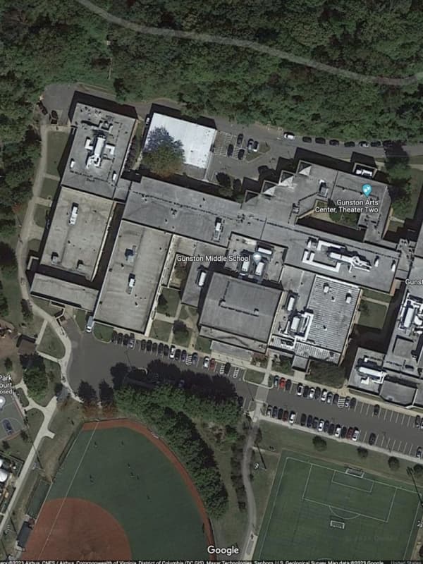Gunston Middle School Locked Down Due To Written Threat (DEVELOPING)