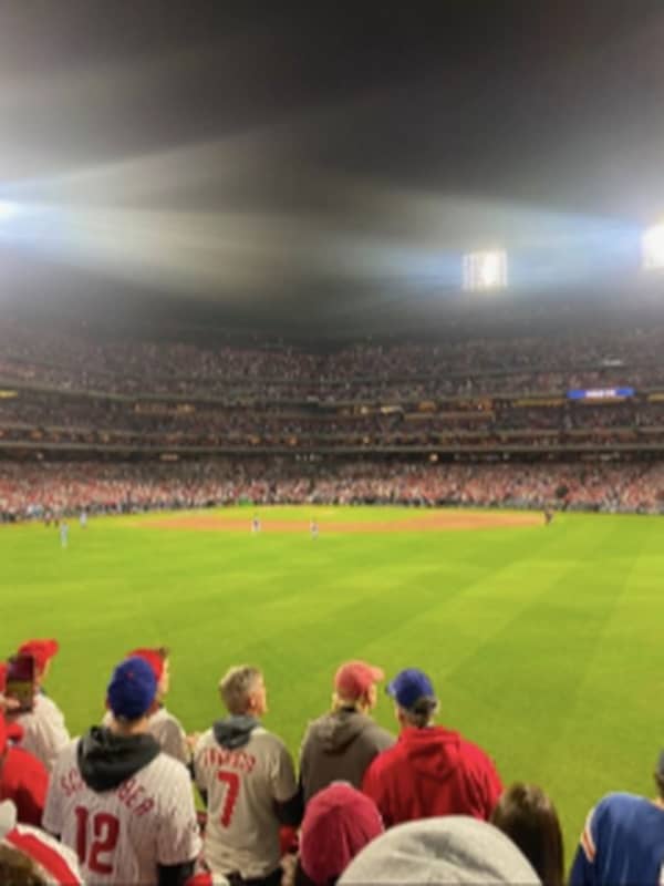 FOOD FIGHT! Phillies Fans Throw Grub On $1 Hot Dog Night (VIDEO)
