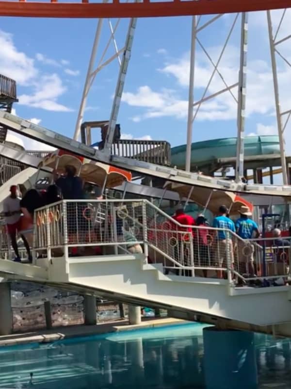Video Shows Volunteers Pushing Ferris Wheel Amid Power Outage At Wildwood Waterpark
