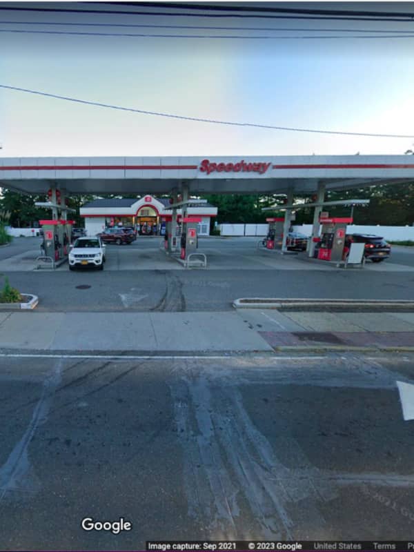 Suspect On Loose After Armed Robbery At North Bellmore Gas Station