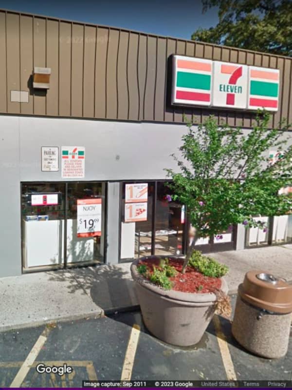 Suspects On Loose After Smash-Grab Robbery At 7-Eleven In Westchester