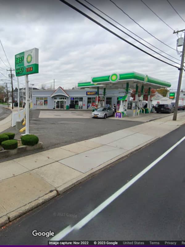 Suspect On Loose After Attempted Robbery At Long Island Gas Station