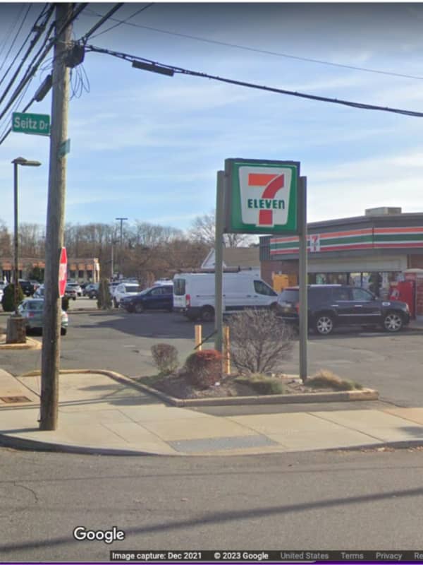 7-Eleven Knifepoint Robbery: Suspect At Large After Incident At Bethpage Store